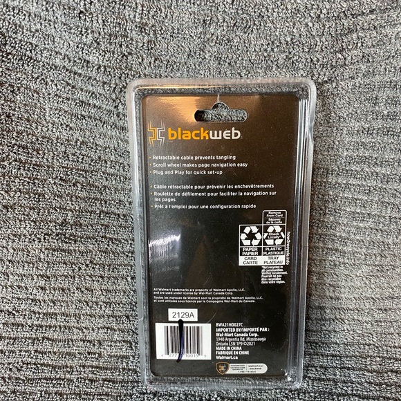 Blackweb USB 2.0 Wired Retractable Mouse- Black/Black - Picture 3 of 4